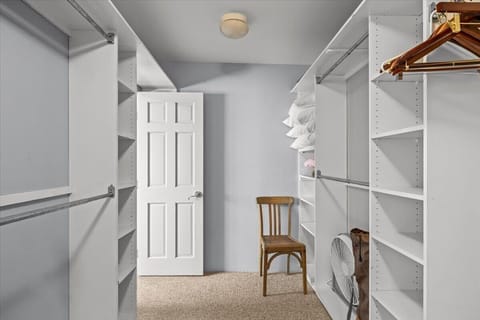 Bedroom 1 (upper floor): King bed, 80” Smart TV, en-suite bathroom, walk-in closet