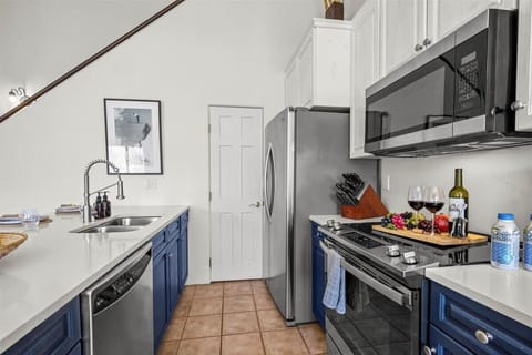 Kitchen: Drip coffee maker, blender, toaster, cooking utensils, tableware