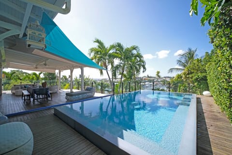 Villa Marina Paradis, a beautiful view of the Marina with private access to a pontoon