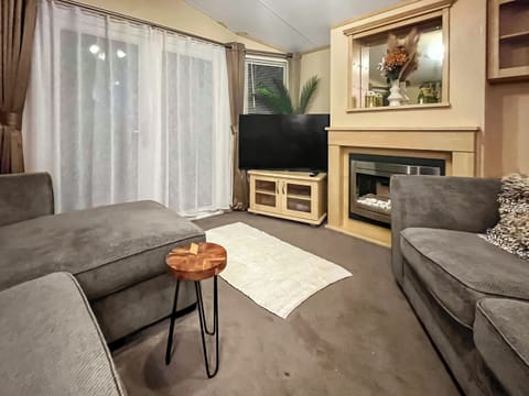 Open plan living space | Tay Lodge, Lochlands Caravan Park