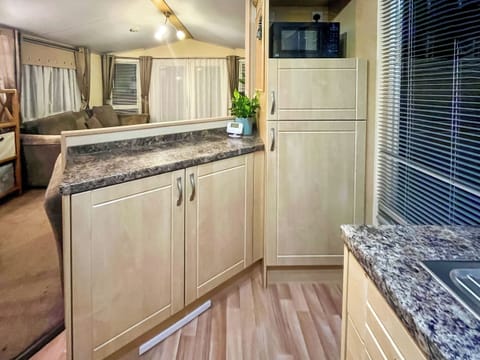 Kitchen | Tay Lodge, Lochlands Caravan Park