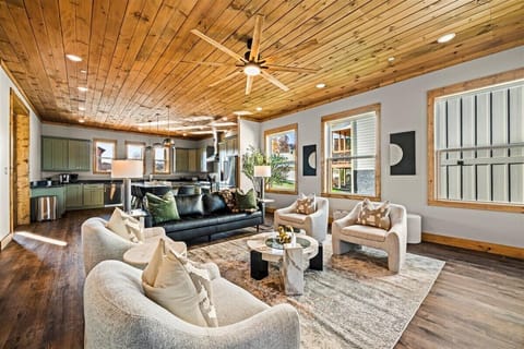 Skyline Chalet's cozy living area