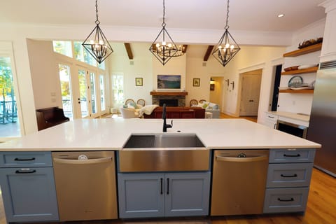 Kitchen prep island with dual dishwashers