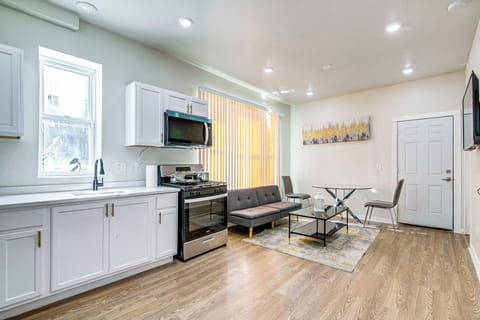 Chicago Vacation Rental | 3BR | 1BA | 1,200 Sq Ft | Stairs to Enter