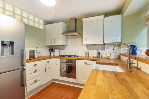 Town Centre, Close to beach & shops