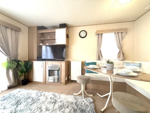 Living Room / Lounge