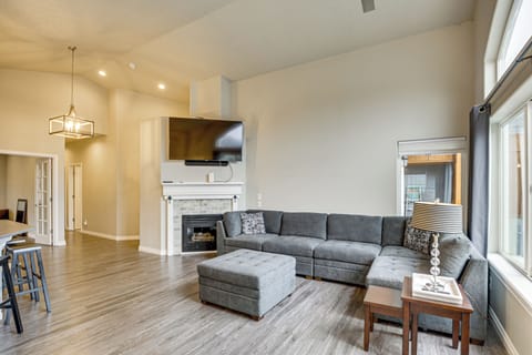 Salem Vacation Rental | 2BR | 2BA | 1,400 Sq Ft | Stairs Required