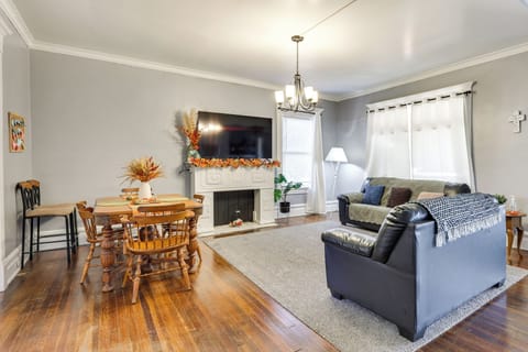 Youngstown Vacation Rental | 2BR | 1BA | 1,400 Sq Ft | Steps to Enter