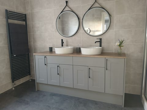 En suite shower room