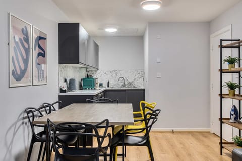 Apartment 7 Stanley Street, Liverpool - Host & Stay
