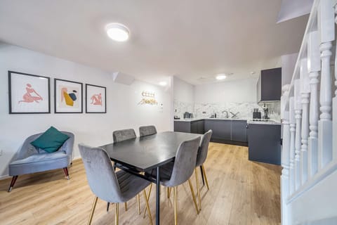 Apartment 8 Stanley Street, Liverpool - Host & Stay