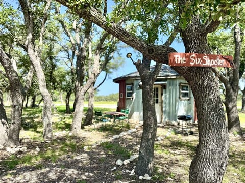 Six20Shooter20Exterior202