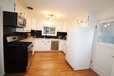 功能齐全的厨房