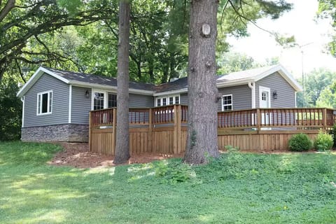 Hilltop at Shawnee Outside w/ Deck