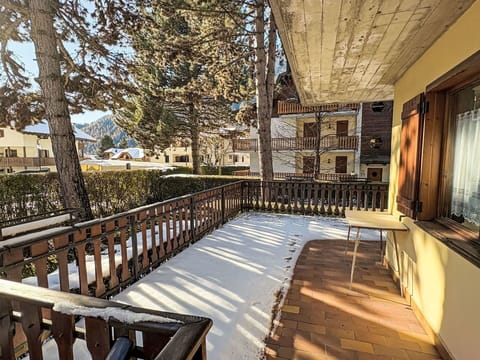 Apartment, Balcony, Porch, Freezing, Snow, Daylighting, Fence