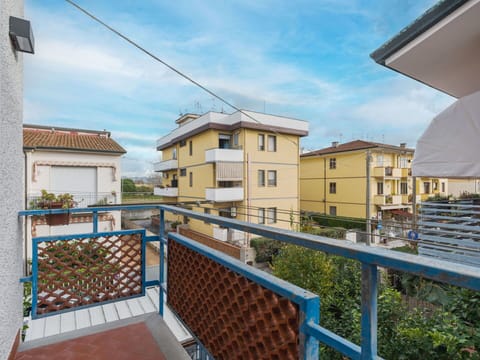 Apartment, Residential Area, Balcony, Condominium