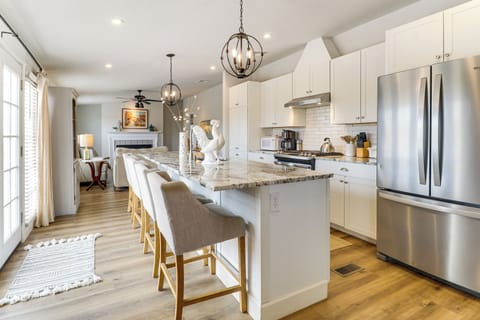 Kitchen | Free WiFi | Central Air Conditioning/Heat