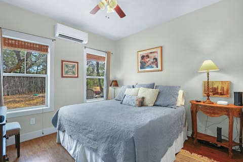 Bedroom with King bed - Desert Willow