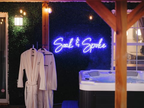 Indoor spa tub