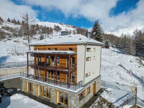 Apartment, Urban Design, Balcony, Condominium, Chair, Hotel, Houseplant, Kitchen & Dining Room Table