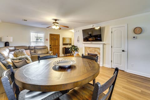 Springdale Vacation Rental | 2BR | 2.5BA | 1,200 Sq Ft | Stairs Required