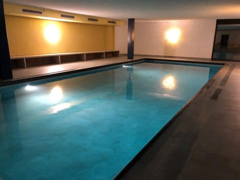Pool Indoor