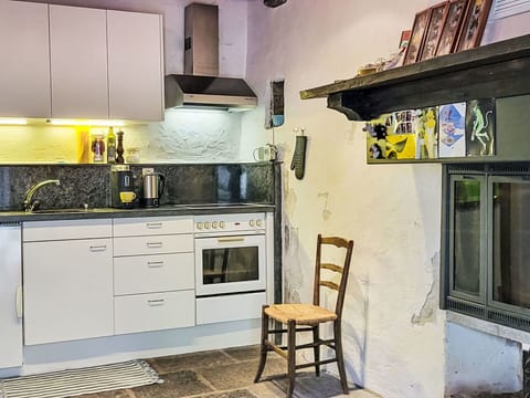 Blue, Residential Area, Suburb, Estate, Landscaping, Hedge