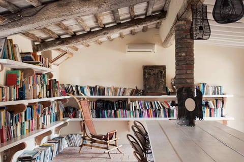 Cozy Library Nook for Relaxing Reads