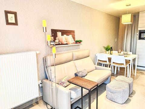 Interior Design, Flooring, Furniture, Floor, Room, Ceiling, Living Room, Couch, Apartment