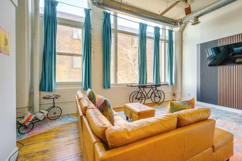 Detroit Vacation Rental | 2BR | 1BA |1,100 Sq Ft | Stairs Required