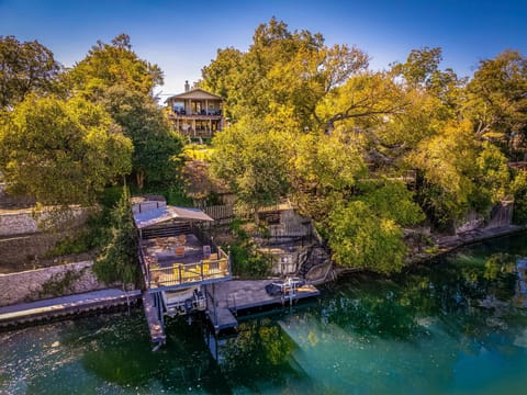 Peaceful dockside retreat