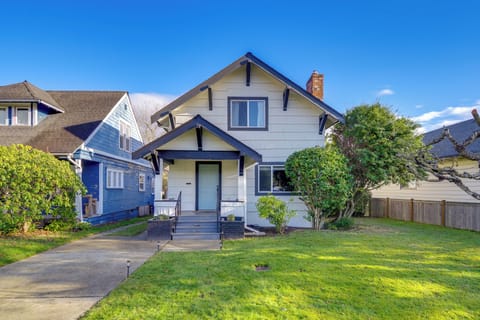 Everett Vacation Rental | 3BR | 2BA | Stairs Required | 1,506 Sq Ft