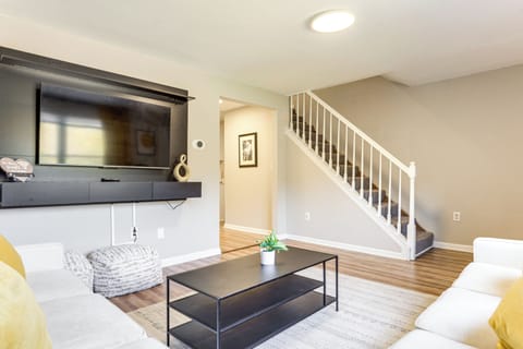 Cincinnati Vacation Rental | 2BR | 1.5BA | 1,008 Sq Ft | Stairs Required