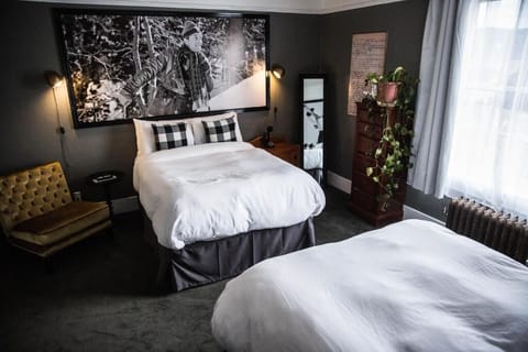 Unit with 2 full beds