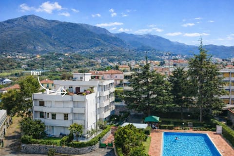 Il Niro Bird View