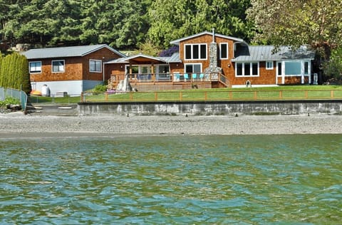 Honeymoon Bay Hideaway viewed from water