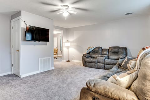 Economy Vacation Rental | 1BR | 1BA | 1,128 Sq Ft | 1 Small Step Required