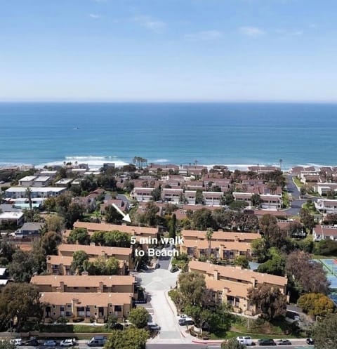 Easy access to Hwy 101 + a quick walk to the sand