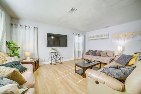 Riverside Vacation Rental | 3BR | 2BA | 1,400 Sq Ft | 2 Steps to Enter