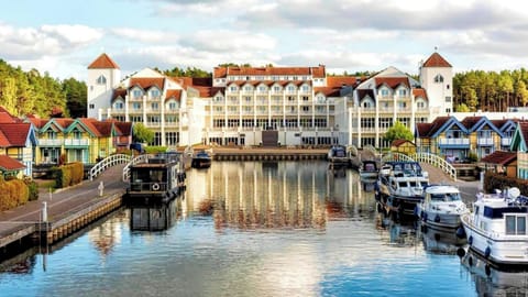 Hotel Exterior [summer]