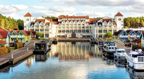 Hotel Exterior [summer]