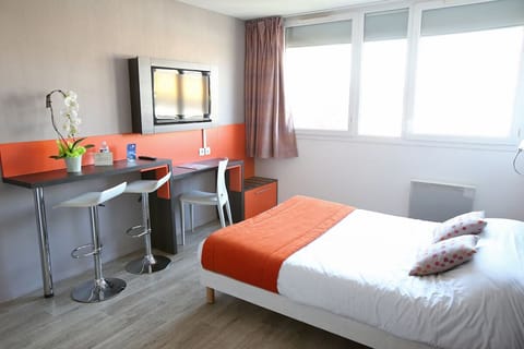 Unwind in a bright room with cozy bed and desk.