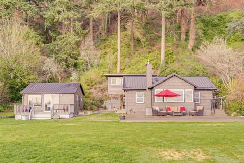 Freeland Vacation Rental | 6BR | 3BA | 2,000 Sq Ft