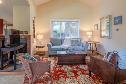 Relaxing sitting area with sleeper sofa