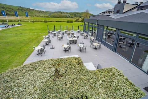 Gather outdoors for sunny coffees with sweeping green views.