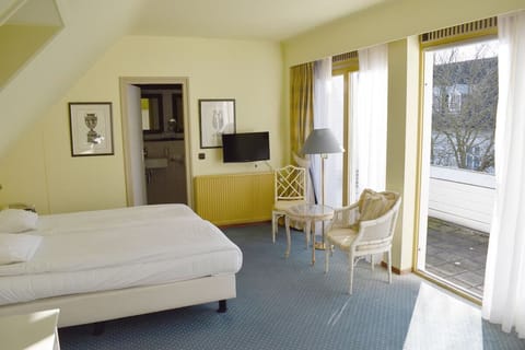 Wake up to daylight and relax by the window seating.