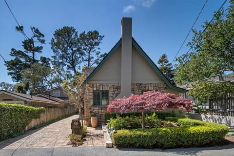 Welcome to 'Stone Cottage' ~ Lovely Cottage with Guest Quarters