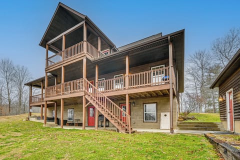 Hamden Vacation Rental | 4BR | 4BA | Stairs Required | 3,000 Sq Ft