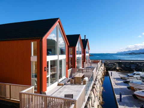 High standard lodge Ballstad has a spacious terrace with a beautiful view over the harbour