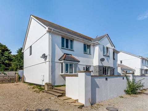 8 Harlyn Mews